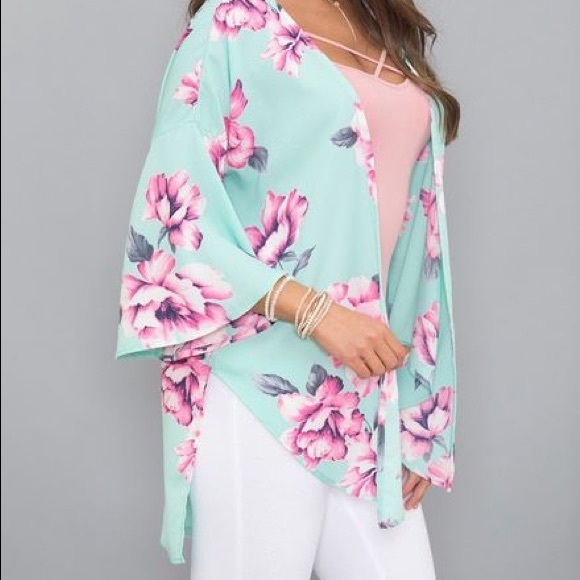 Women’s Pink Lily Keep My Dreams In View Floral Kimono - Picture 2 of 3